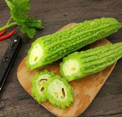 云南文山吃瓜男子,揭秘当地独特饮食习惯