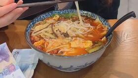 吃瓜小吃街拍照图片,街头美食盛宴瞬间捕捉