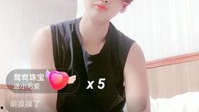 秀儿和妹妹 吃瓜,瓜田里的欢乐时光